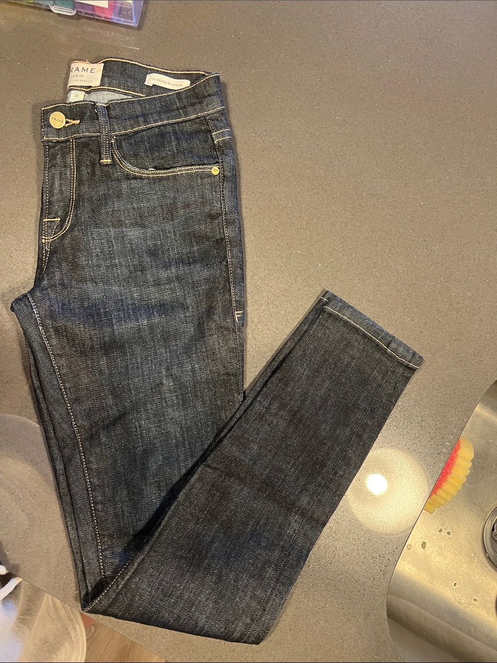 Like NEW! WMNS Frame Denim Women's Skinny Jeans in Dark Blue Wash. Size 26.